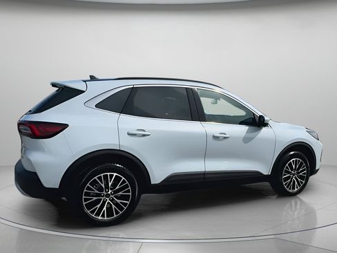 New 2026 Ford Escape PHEV w/ PHEV Premium Package image 33