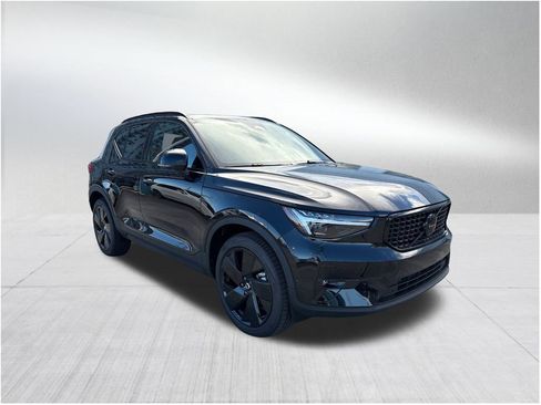 New 2026 Volvo XC40 B5 Ultra image 3