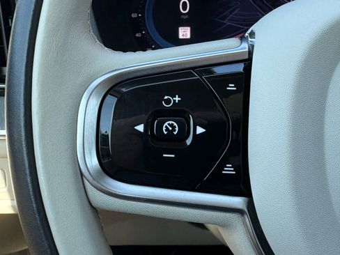 Used 2023 Volvo XC60 B5 Ultimate w/ Climate Package image 19