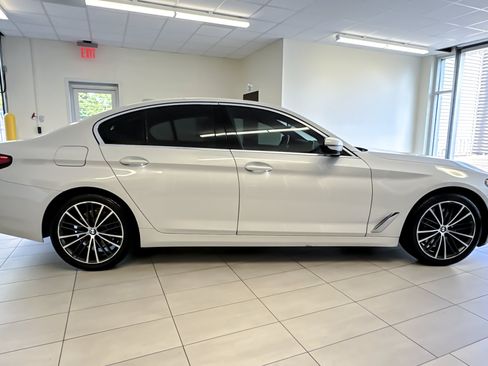 Used 2022 BMW 530i w/ Premium Package RWD image 3