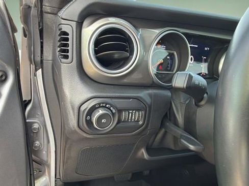 Used 2018 Jeep Wrangler Unlimited Sahara image 22