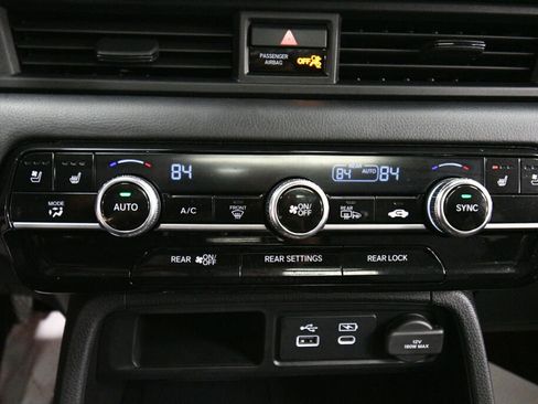 Used 2025 Honda Pilot Black Edition image 15