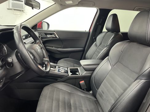 Used 2024 Mitsubishi Outlander SE Black Edition FWD image 9