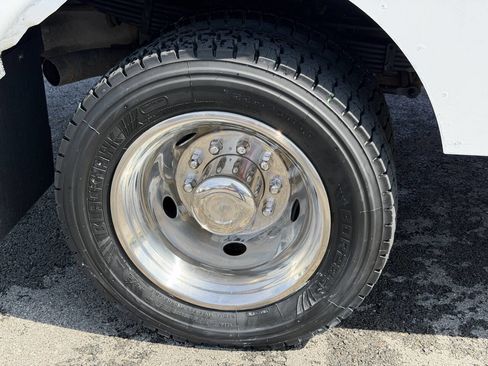 Used 2012 Ford F550 4x4 Regular Cab Super Duty w/ Payload Upgrade Pkg image 25