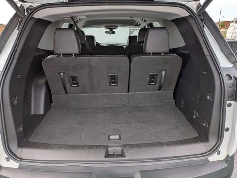 Used 2020 Chevrolet Traverse LT FWD image 34