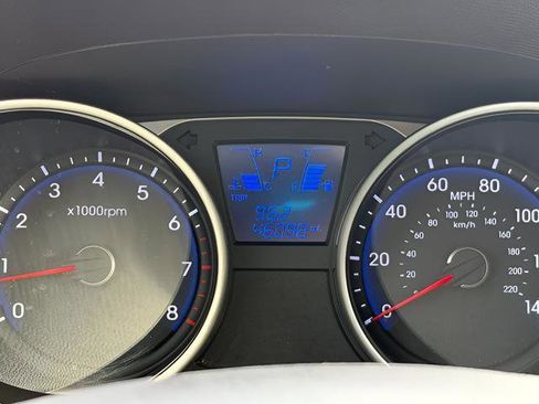 Used 2011 Hyundai Tucson GLS image 21