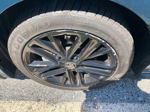 Used 2025 Toyota Camry SE FWD image 5