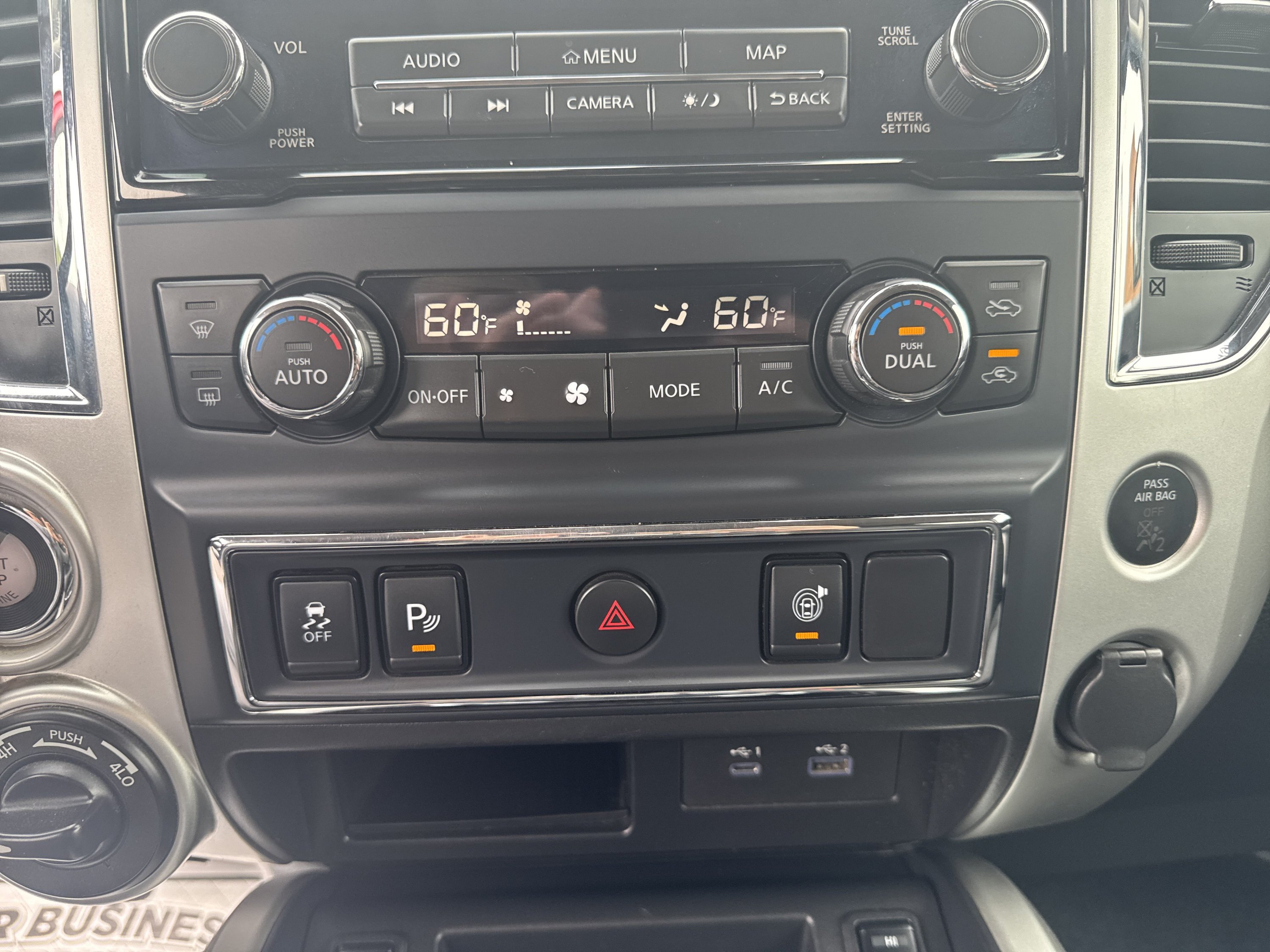 Used 2021 Nissan Titan SV w/ SV Convenience Package AWD/4WD image 16