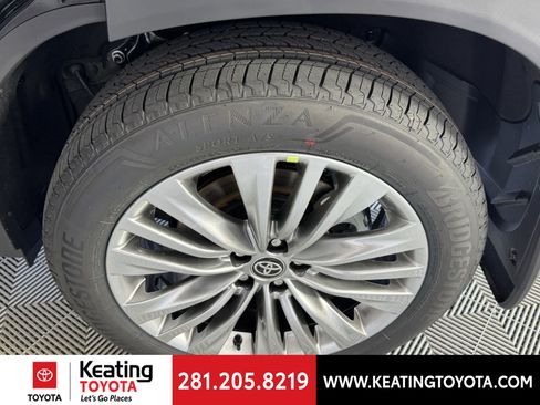 New 2026 Toyota Highlander Platinum image 14