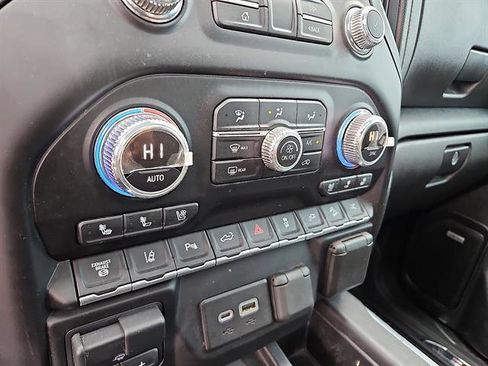 Used 2022 GMC Sierra 2500 AT4 w/ AT4 Premium Plus Package image 19