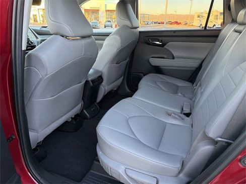 Certified 2020 Toyota Highlander XLE image 29