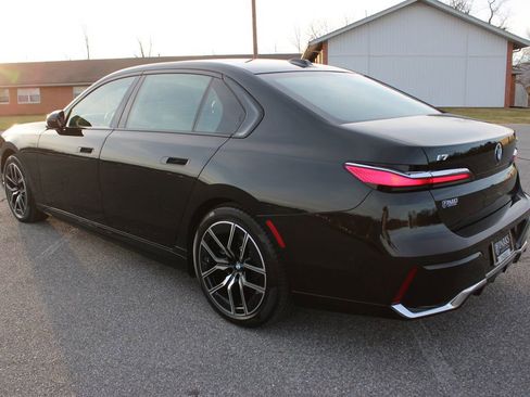 Used 2024 BMW i7 xDrive60 image 7