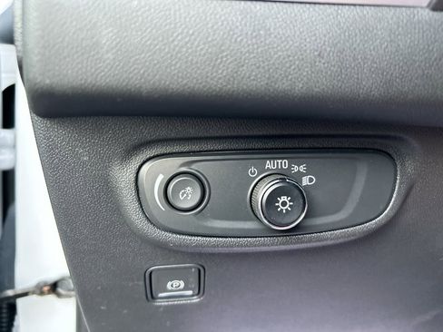 Used 2024 GMC Terrain SLE w/ Driver Convenience Package FWD image 21