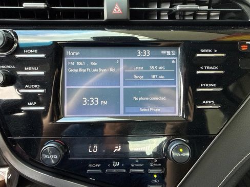 Used 2019 Toyota Camry SE FWD image 11