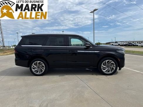 Used 2025 Lincoln Navigator Reserve AWD/4WD image 6
