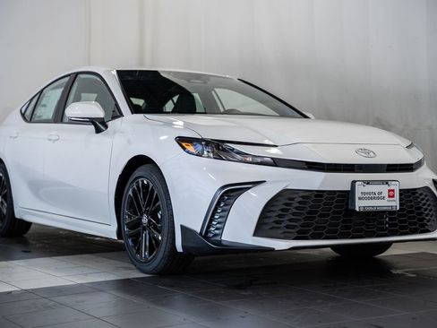 New 2026 Toyota Camry SE image 1