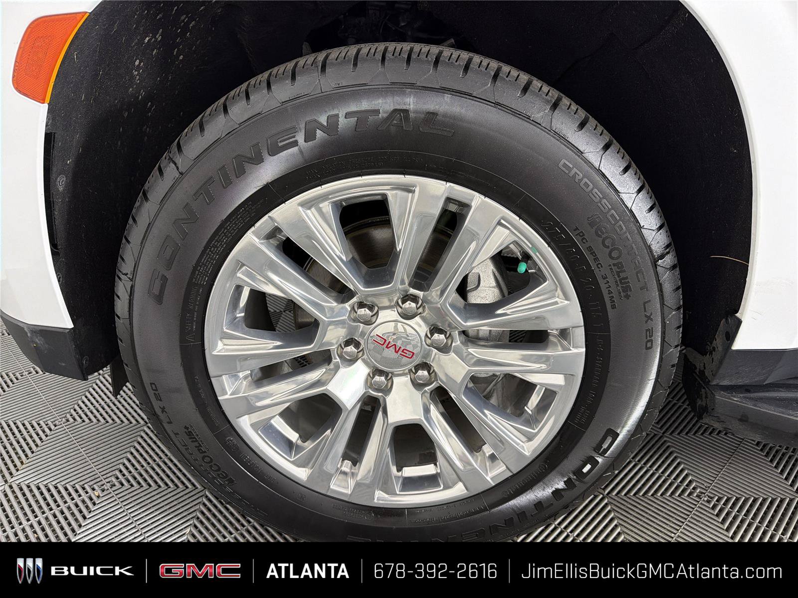 Used 2024 GMC Yukon XL Denali RWD image 9