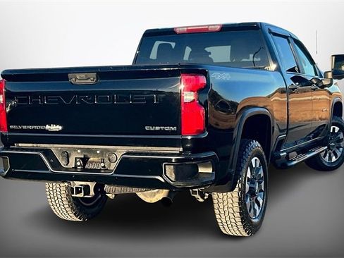 Used 2021 Chevrolet Silverado 2500 Custom w/ Custom Value Package image 2
