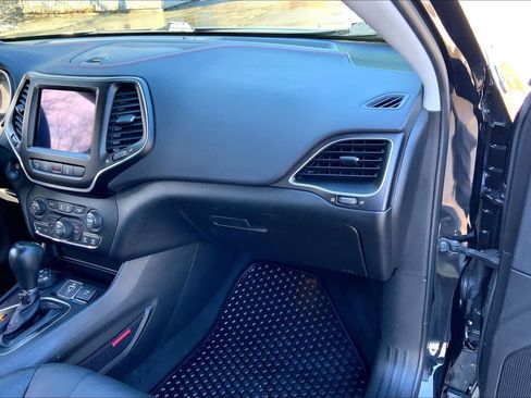 Used 2021 Jeep Cherokee Trailhawk w/ Technology Group image 18