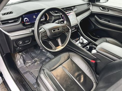 Used 2023 Jeep Grand Cherokee Limited w/ Luxury Tech Group II image 11