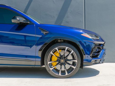 Used 2021 Lamborghini Urus AWD/4WD image 35