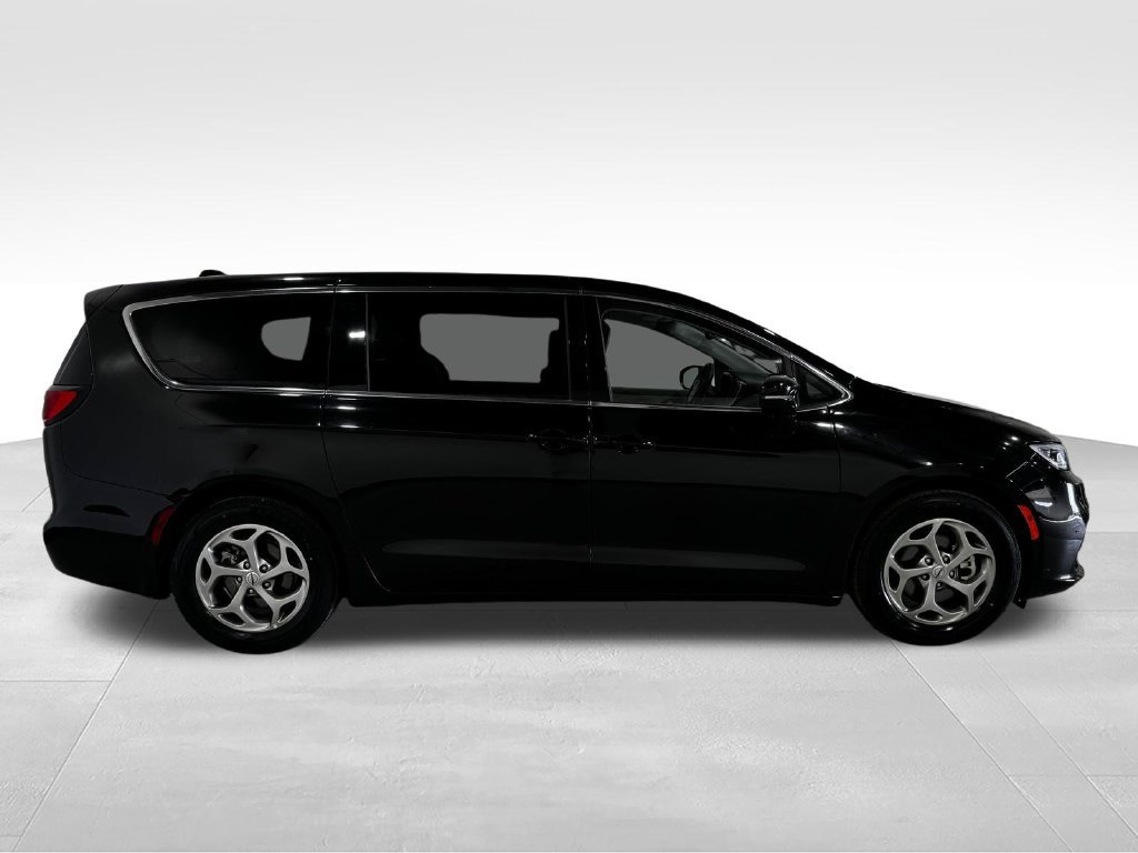 Used 2024 Chrysler Pacifica Limited FWD image 22