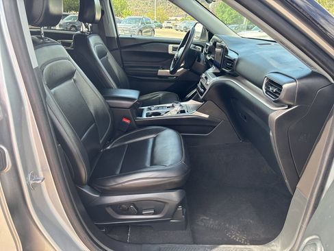 Used 2023 Ford Explorer XLT w/ Equipment Group 202A image 2