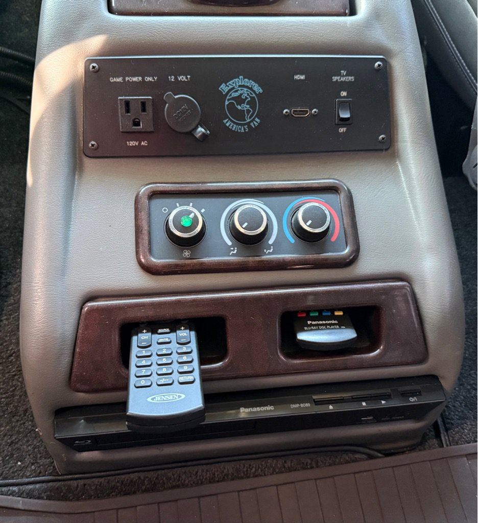 Used 2013 Chevrolet Express 2500 Extended RWD image 22