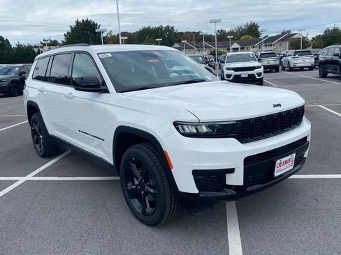 New 2025 Jeep Grand Cherokee L Altitude AWD/4WD image 2