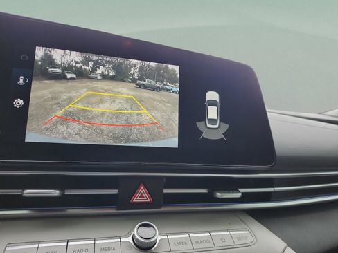 Used 2022 Hyundai Elantra Limited image 28