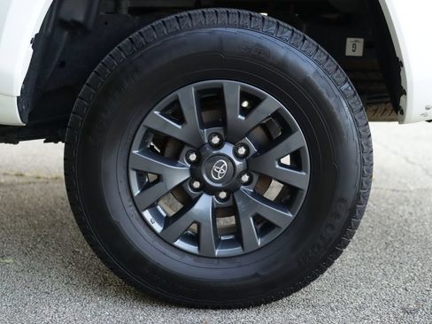 Used 2023 Toyota Tacoma SR5 AWD/4WD image 35