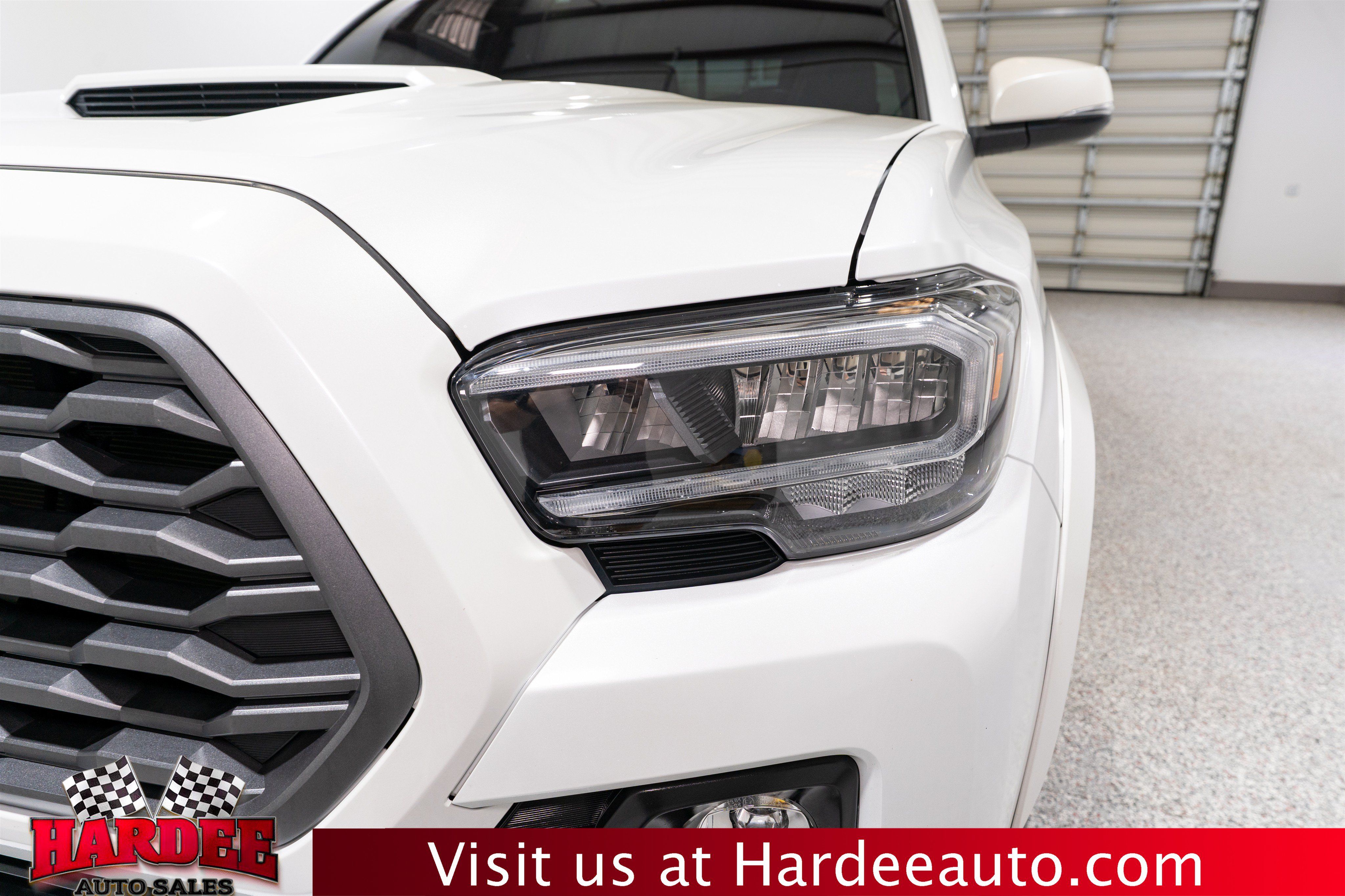 Used 2022 Toyota Tacoma TRD Sport w/ Black Out Package (TMS) AWD/4WD image 8