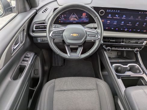 Used 2024 Chevrolet Traverse LT image 4