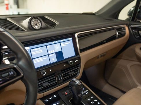Certified 2023 Porsche Macan AWD/4WD image 20