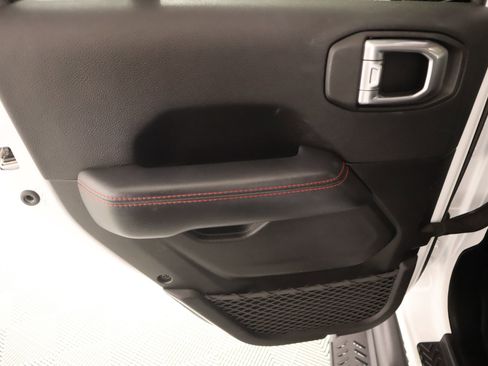 Used 2022 Jeep Wrangler Unlimited Rubicon w/ Cold Weather Group image 17