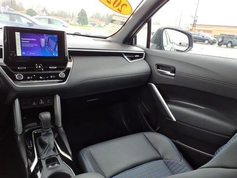 Used 2025 Toyota Corolla Cross AWD Hybrid w/ Convenience Package image 20