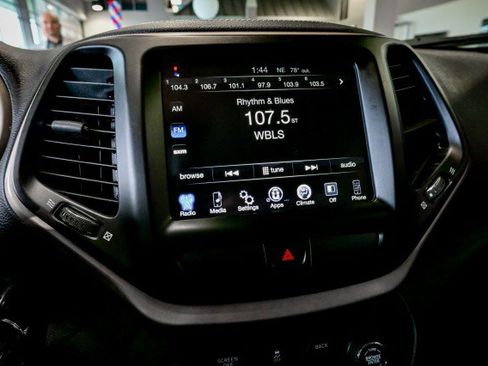 Used 2015 Jeep Cherokee Latitude AWD/4WD image 31
