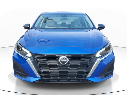 Used 2025 Nissan Altima 2.5 SV FWD image 2