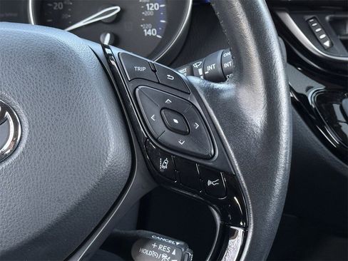 Used 2022 Toyota C-HR XLE image 14