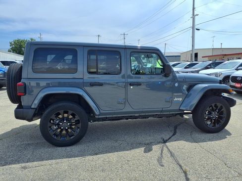 Used 2024 Jeep Wrangler Unlimited Sahara image 2
