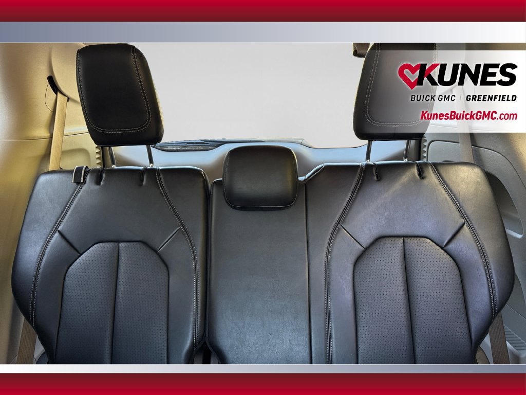 Used 2024 Chrysler Pacifica Touring-L FWD image 38