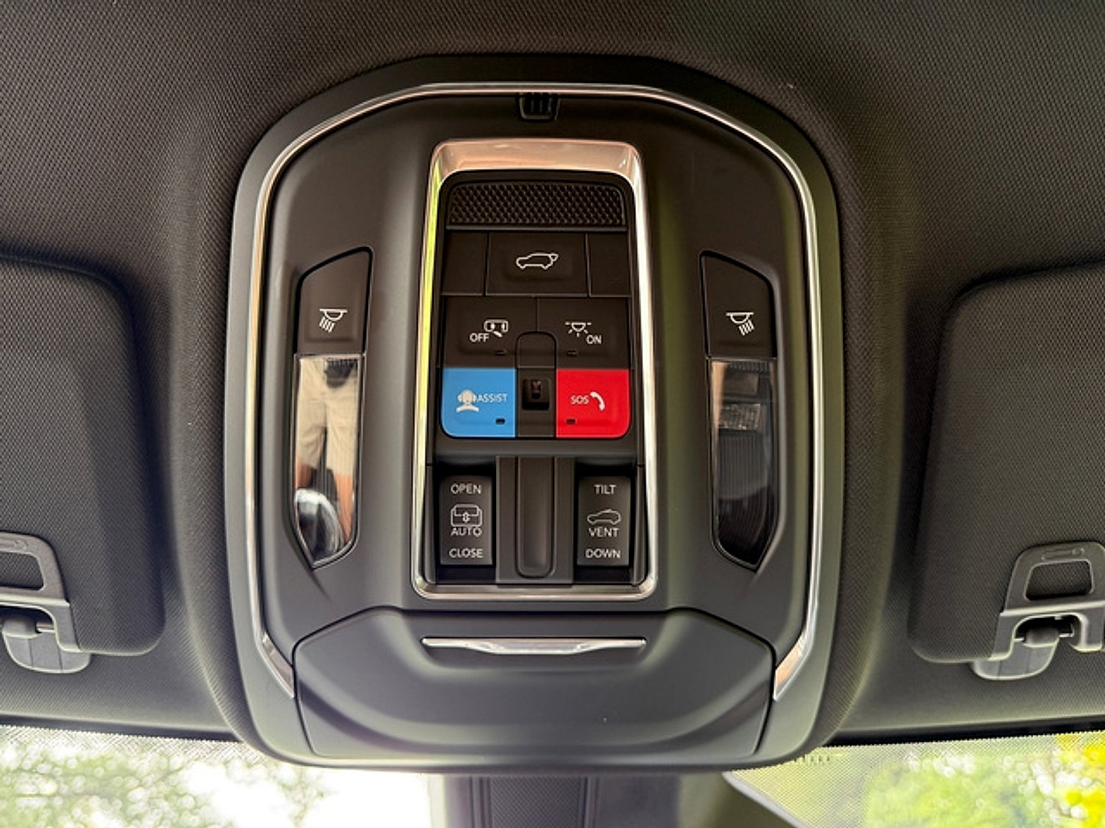 Used 2025 Jeep Grand Cherokee Altitude AWD/4WD image 26
