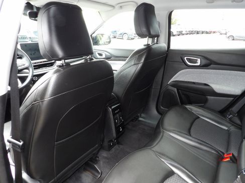 Used 2022 Jeep Compass Latitude w/ Convenience Group AWD/4WD image 21