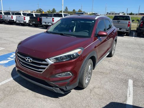 Used 2017 Hyundai Tucson SE w/ SE Popular Package 02 FWD image 2