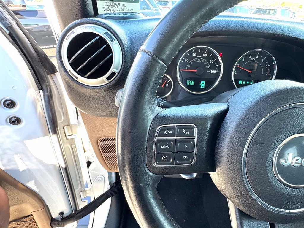Used 2016 Jeep Wrangler Unlimited Sahara w/ Connectivity Group AWD/4WD image 29