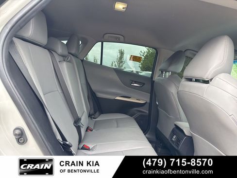 Used 2022 Toyota Venza XLE AWD/4WD image 5