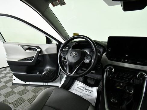 Used 2023 Toyota RAV4 Limited image 19