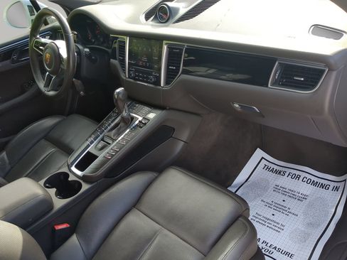 Used 2018 Porsche Macan image 41