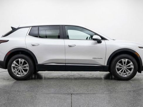 Used 2025 Chevrolet Equinox LT image 11