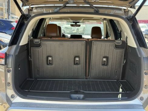 Used 2024 Nissan Pathfinder Platinum w/ Lighting Package (N93) FWD image 36